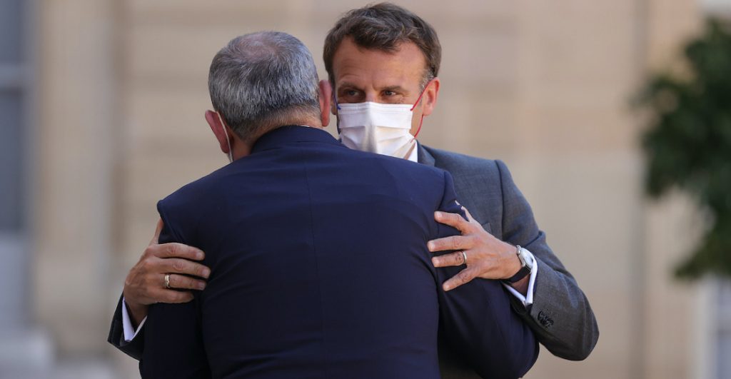 Pashinyan Macron embrace